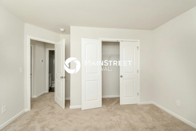 Building Photo - 3 Bedroom Pet-Friendly Home in Zebulon, NC with Main Street Renewal