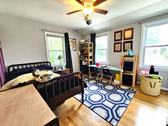 Building Photo - 5837 Edgehill Dr