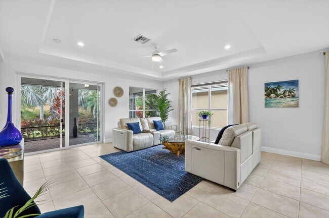 Building Photo - 9624 SW Royal Poinciana Dr