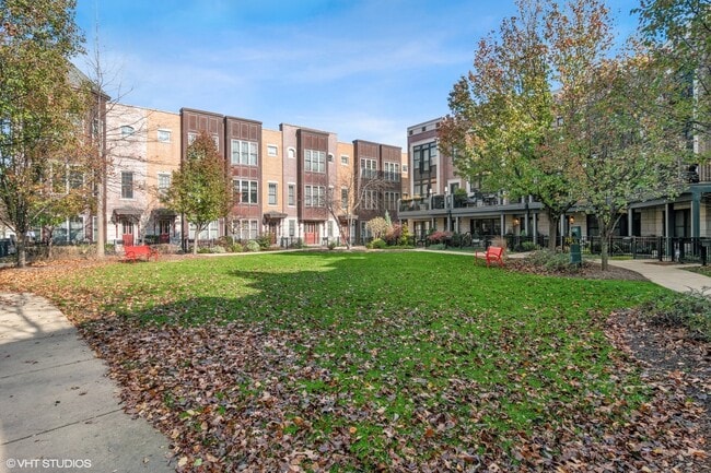 Building Photo - 3019 W Cornelia Ave