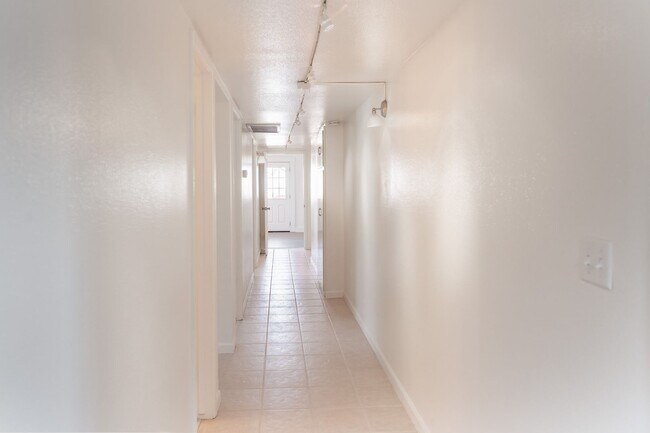 Building Photo - 111 Sunset Blvd