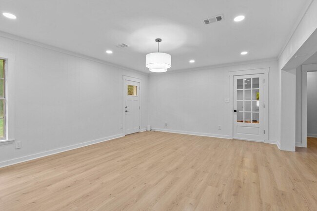 Building Photo - 3333 Meadow Hill Rd