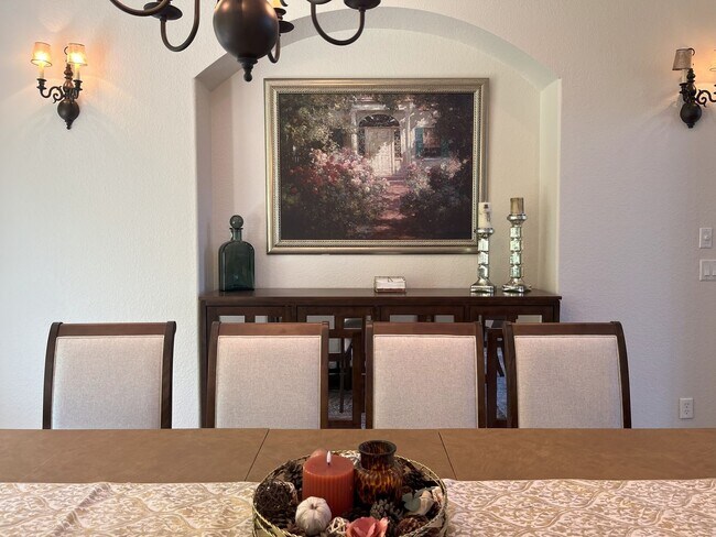 Building Photo - Elegant 4-Bedroom Luxury Home with Panoram...