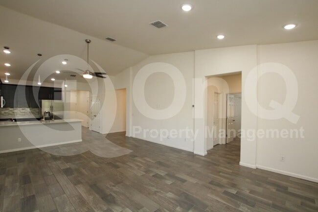 Building Photo - 5420 W Desert Hollow Dr