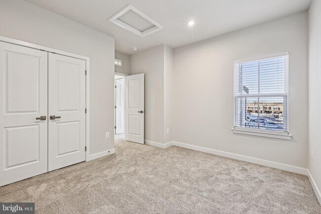 Building Photo - 9389 Edenderry Dr