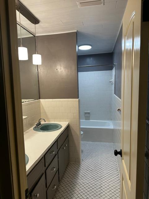 Building Photo - 608 Northside Dr