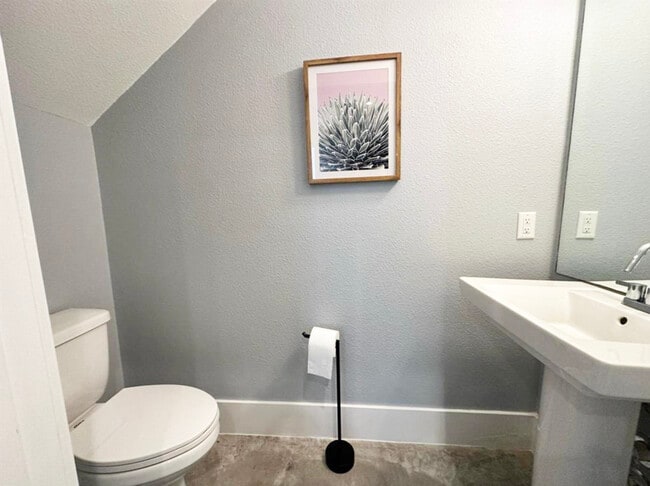 Building Photo - 1931 E 38th 1/2 St