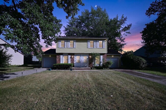 Building Photo - 6839-6841 Woodlake