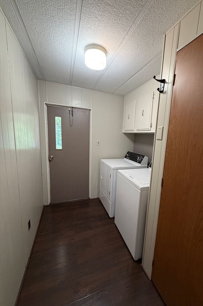 Building Photo - Updated 2 bedroom 2 bath manufactured home