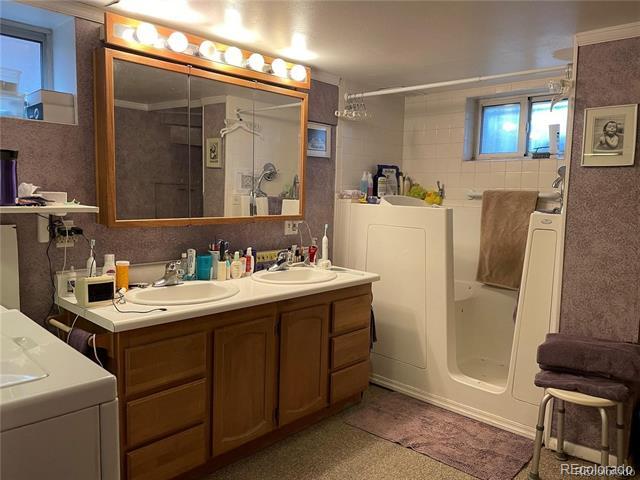 Building Photo - 1143 S Corona St