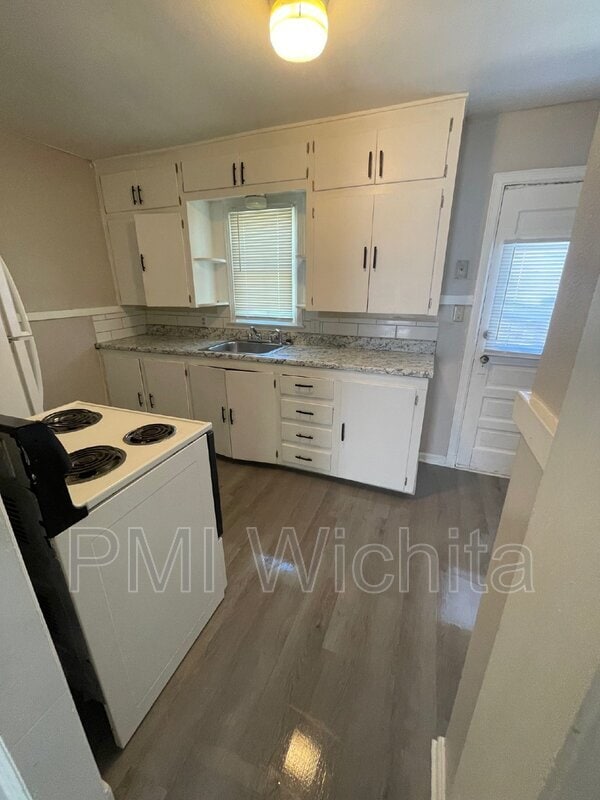 Building Photo - 1512 S Pattie St