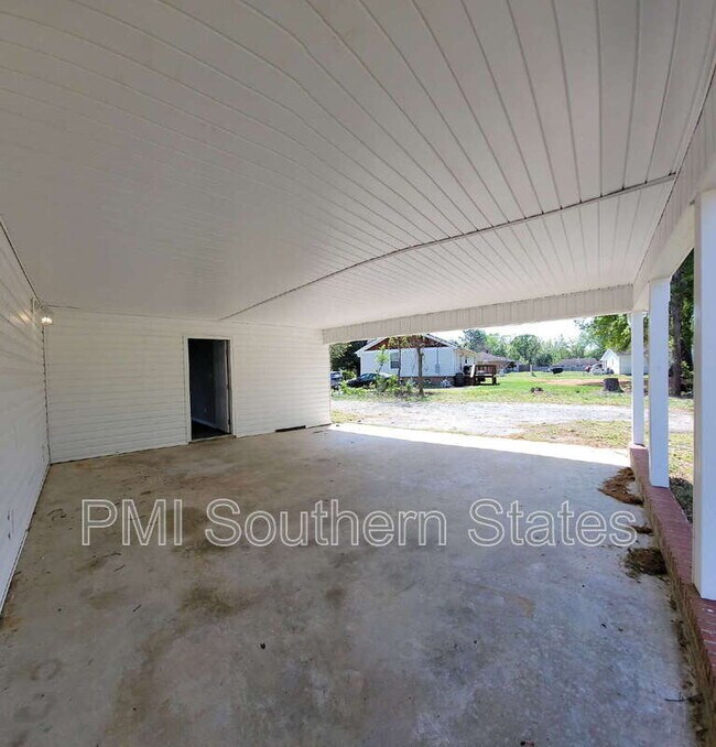 Building Photo - 104 Madison Cir