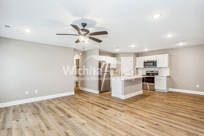 Building Photo - 4514-4514 N Sandplum St