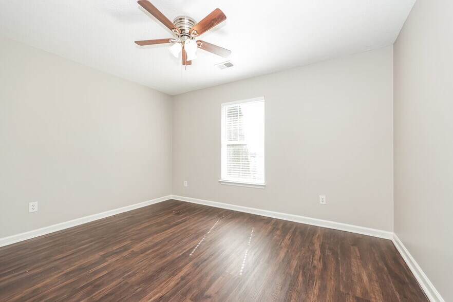 Building Photo - 1641 Zurich Dr