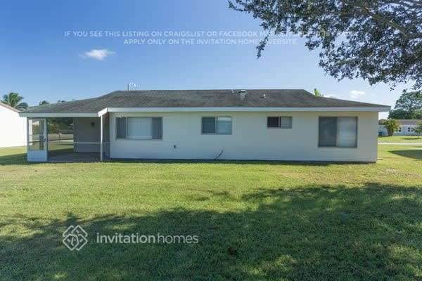 Building Photo - 785 SW Belmont Cir