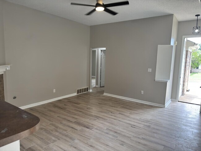 Building Photo - 1237 Travers Ln