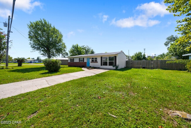 Primary Photo - 3103 W 21st Ct