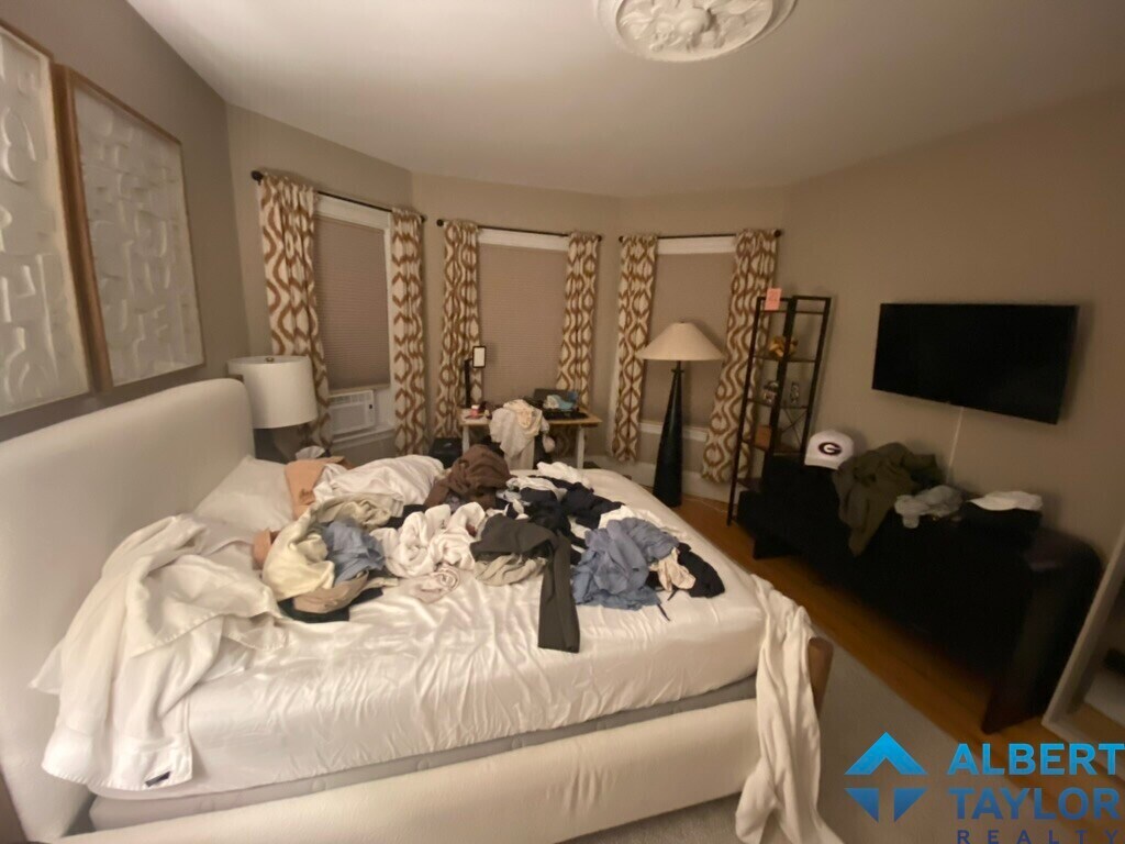 Building Photo - 13 Sachem St