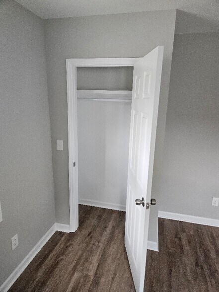 Building Photo - 2420 Elmwood Ave