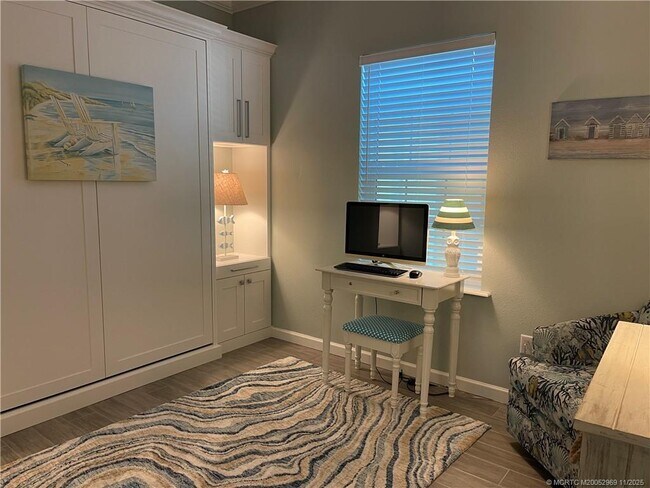 Building Photo - 118 NE Bay Dr