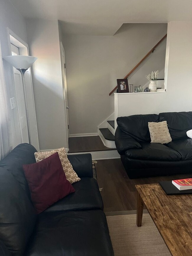 Building Photo - Beautifully Remodeled 2BR home in great neighborhood (Guilderland Schools)