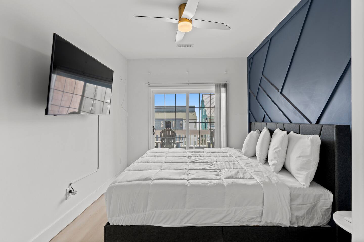 Building Photo - 3300 S Ocean Blvd