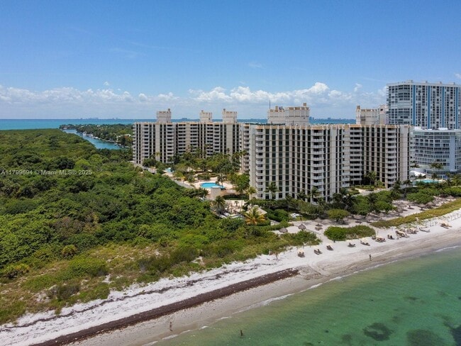 Building Photo - 1121 Crandon Blvd