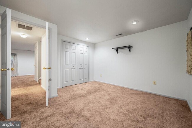 Building Photo - 616 Lions Gate Ln