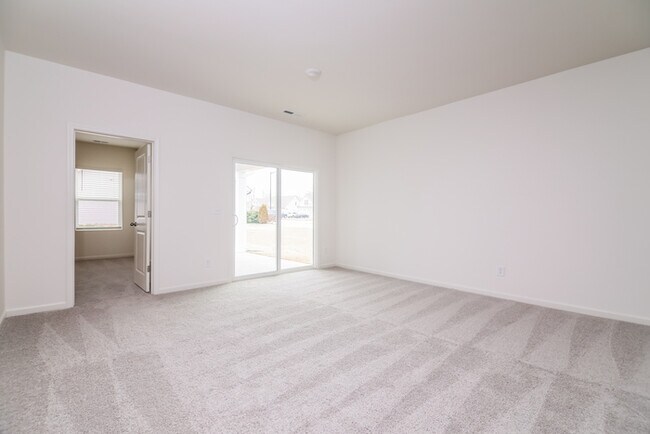 Building Photo - Fantastic 4bd/3ba home! Coming soon!