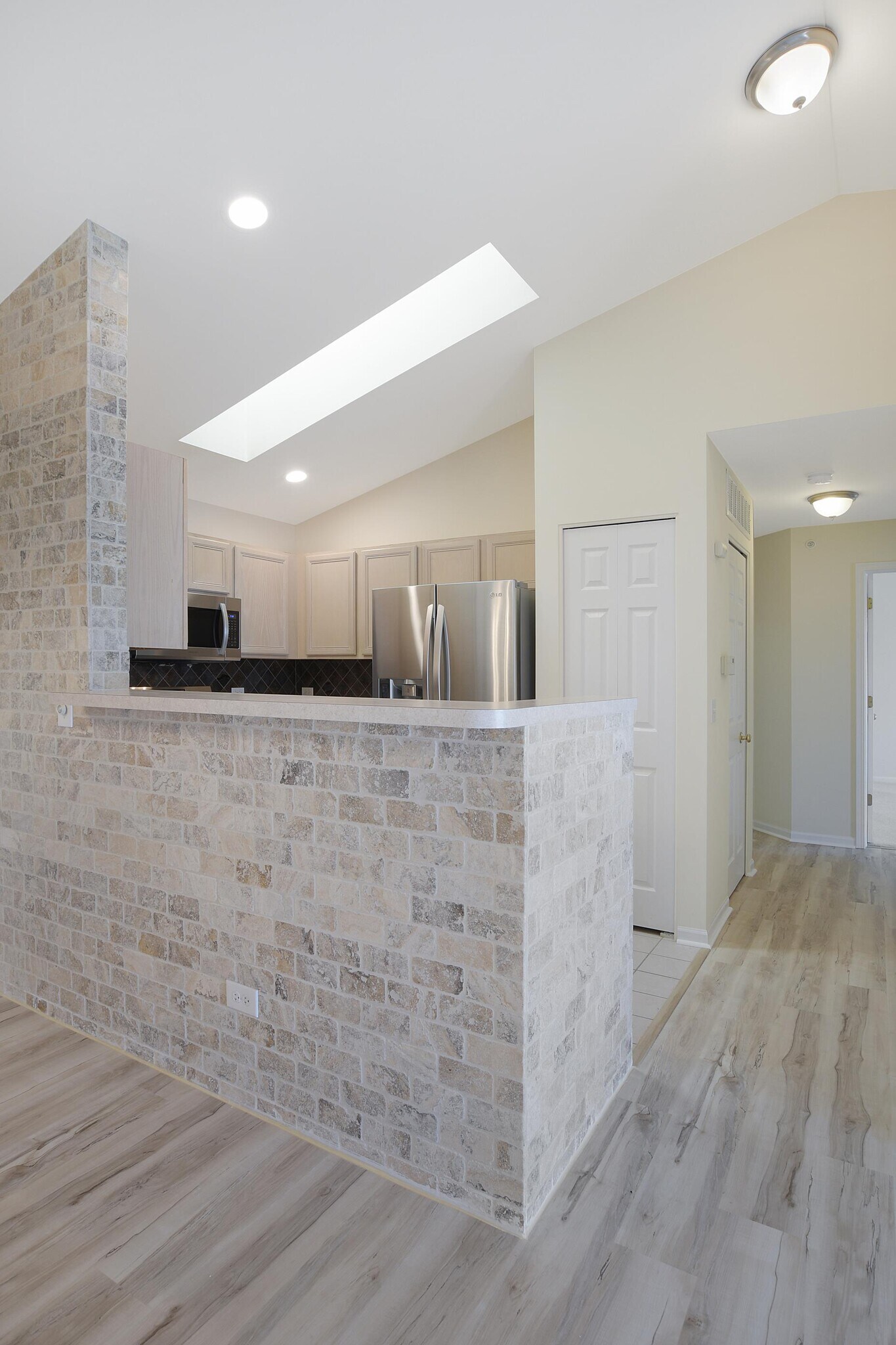 Building Photo - 670 Mill Cir