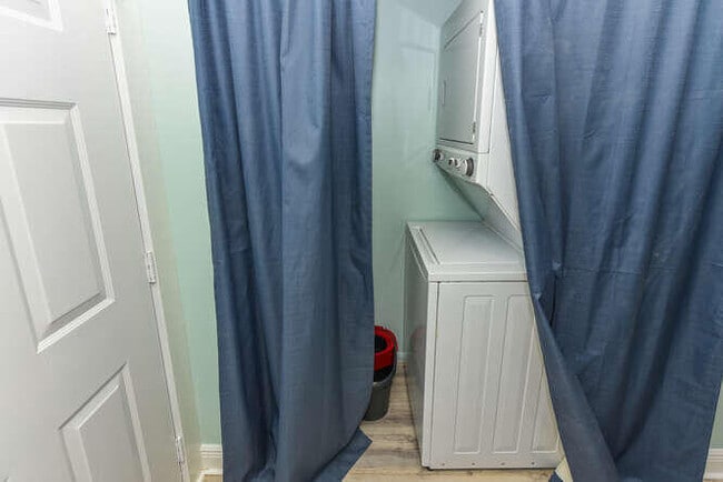 Building Photo - 150 Pineview Rd