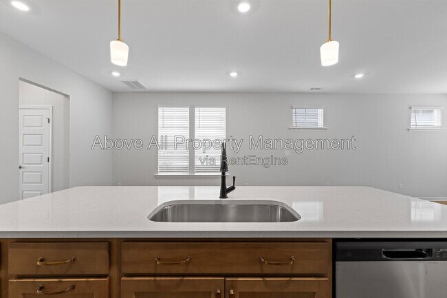 Building Photo - 204 White Oak Gdn Wy