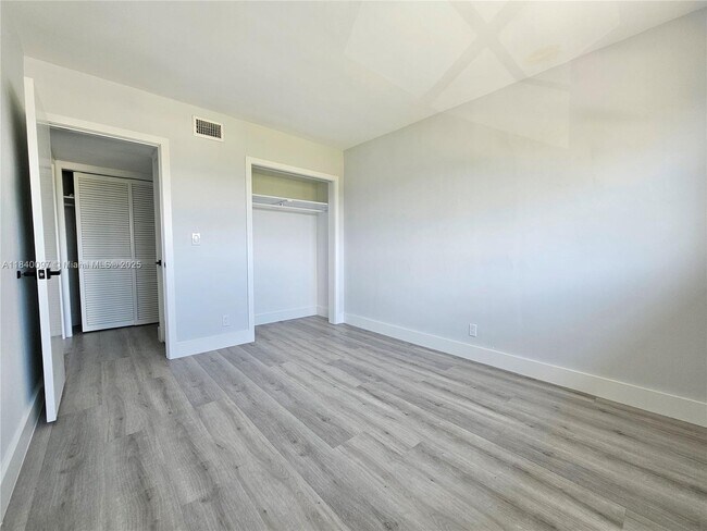 Building Photo - 1490 NW 43rd Ave