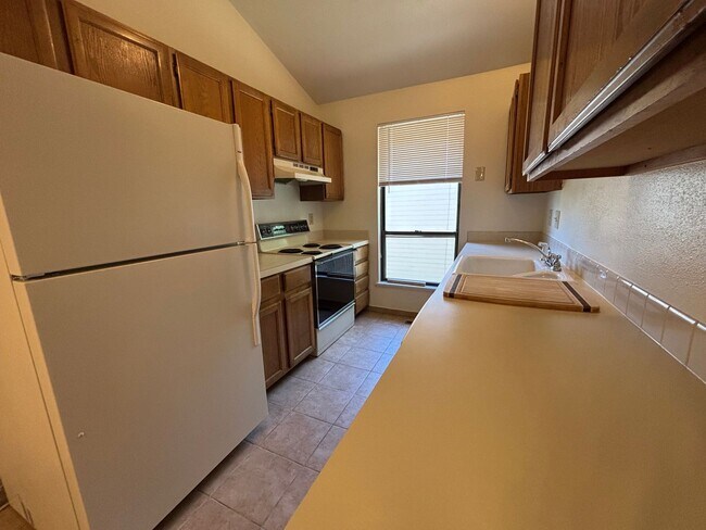 Building Photo - Comfortable Townhome Living in Southwest Fort Collins