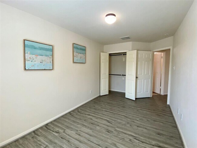 Building Photo - 2250 Waterford Park St