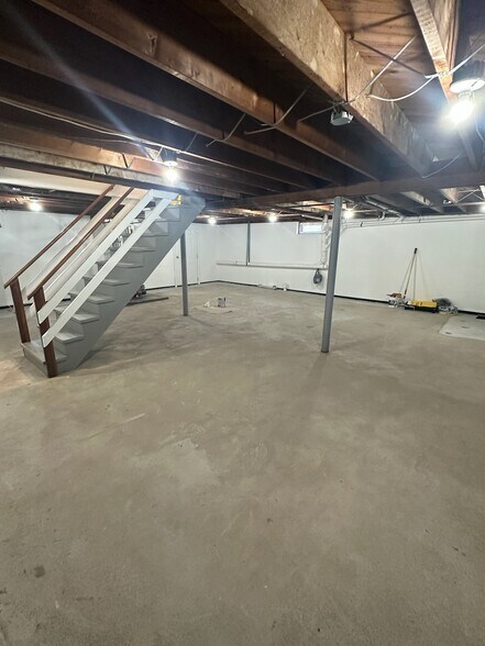 Building Photo - 213 Park Ave
