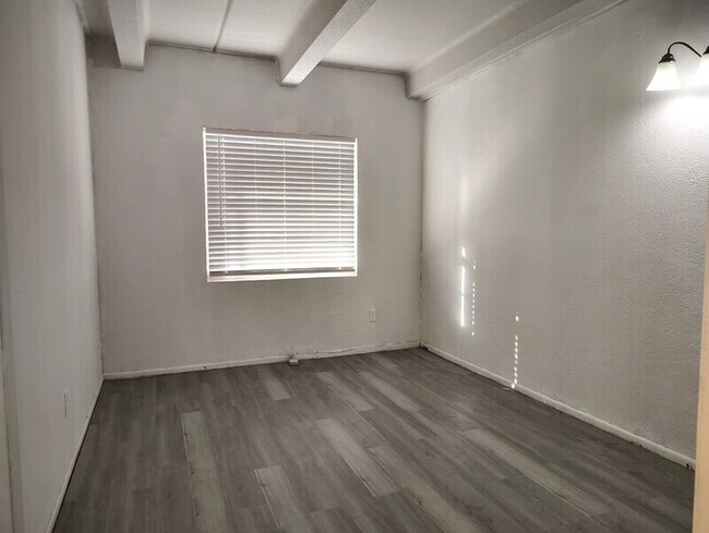 Building Photo - 5261 Alhambra Dr