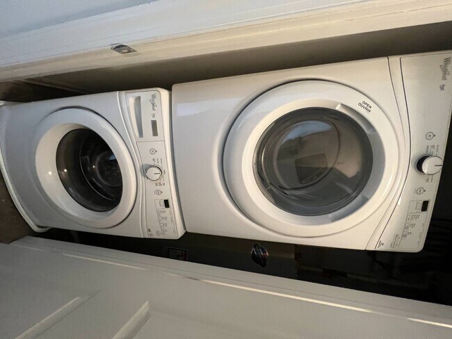 Building Photo - 733 Broadway