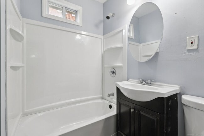 Building Photo - 15-17-17 Mountford St