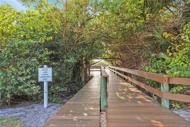 Building Photo - 5051 N Hwy A1A