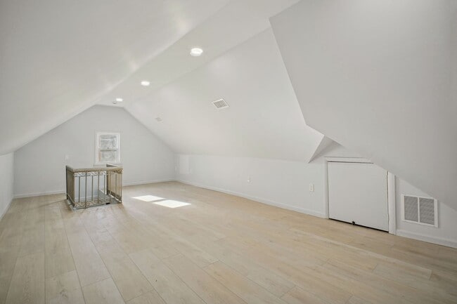 Building Photo - 344 Marlboro Rd