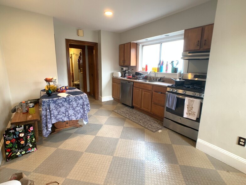 Building Photo - 204 Chiswick Rd