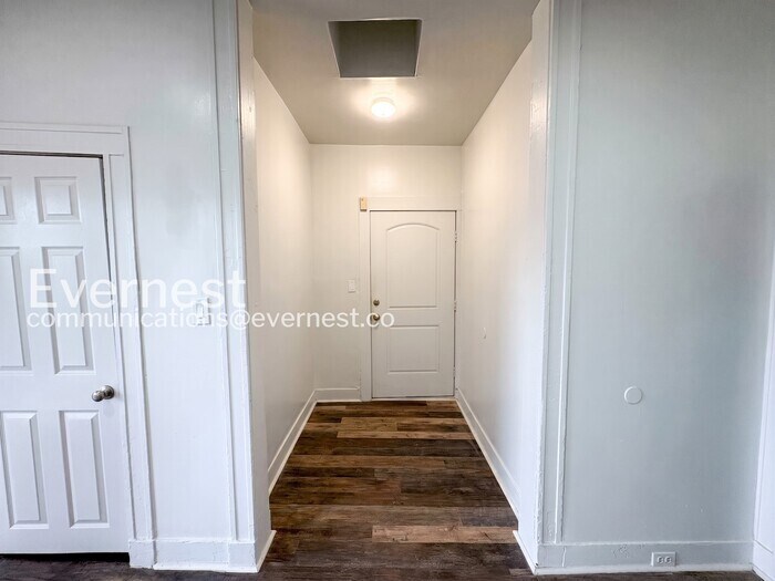Building Photo - 2440 Callow Ave