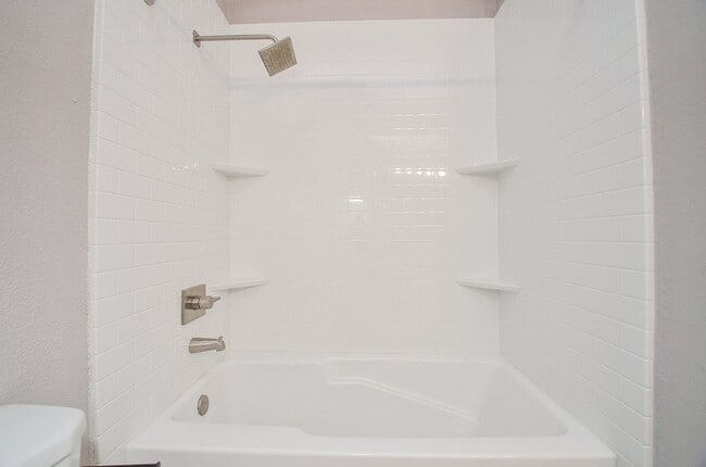 Building Photo - 2255 Braeswood Park Dr