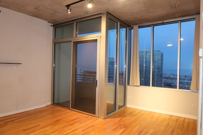 Building Photo - 1720 S Michigan Ave