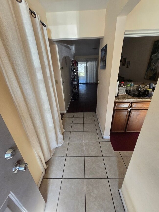 Building Photo - 2/2 Condo in the quiet community of Mile Run