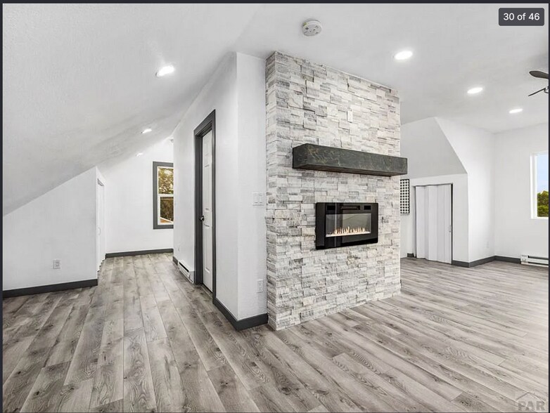 Building Photo - 1835 E 4th St