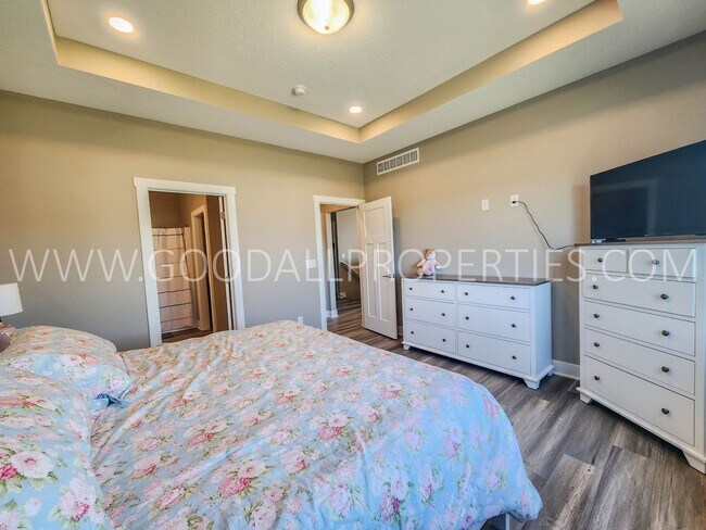 Building Photo - Price Reduced!!!! 4 bedroom 3 bathroom Ran...