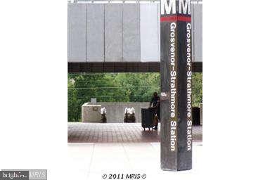 Building Photo - 10670 Weymouth St