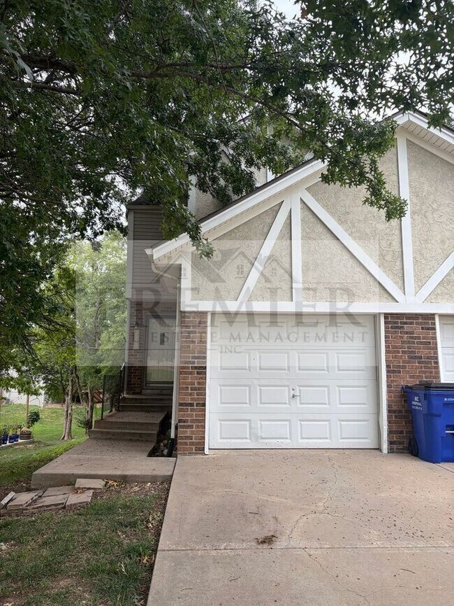 Building Photo - 3556 NE Independence Ave